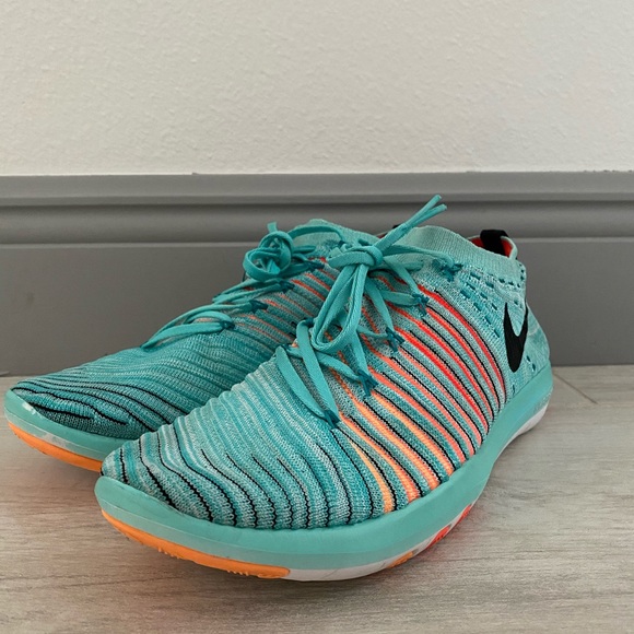 Nike Shoes - Picture 4 of 6